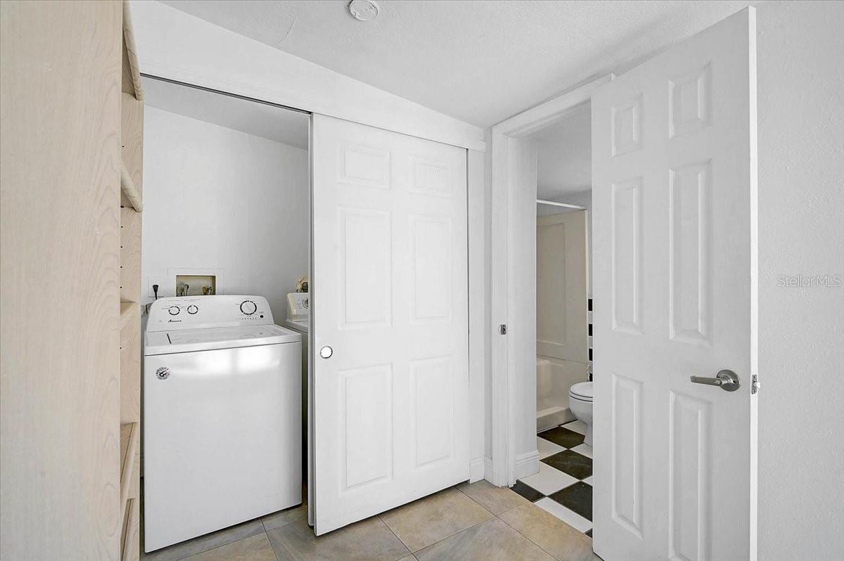 Image 29 of 40 For 2866 Louise Street