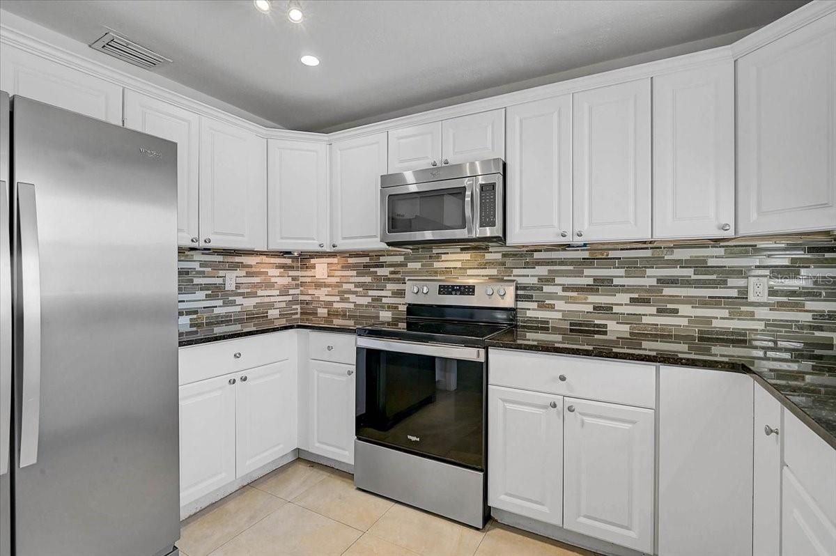 Image 3 of 40 For 2866 Louise Street