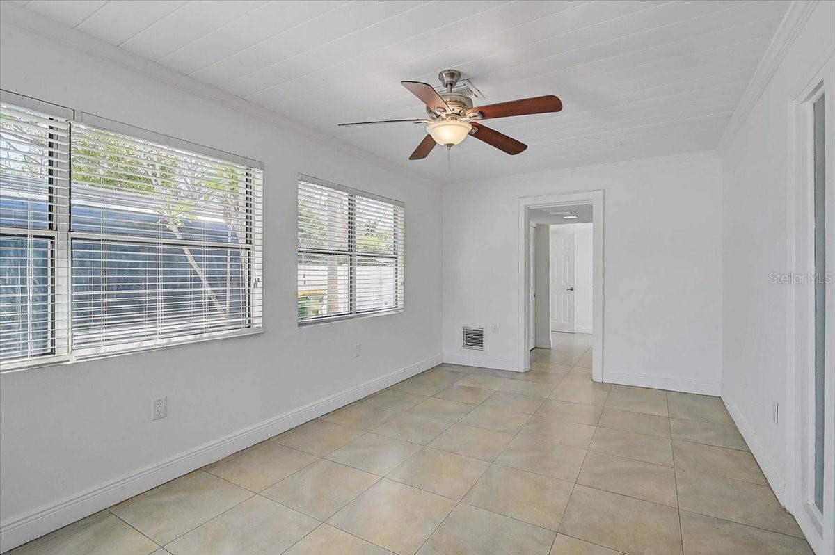 Image 31 of 40 For 2866 Louise Street