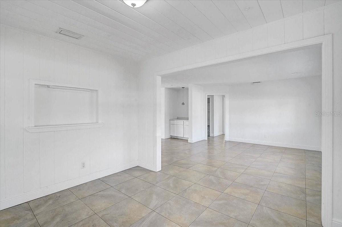 Image 34 of 40 For 2866 Louise Street