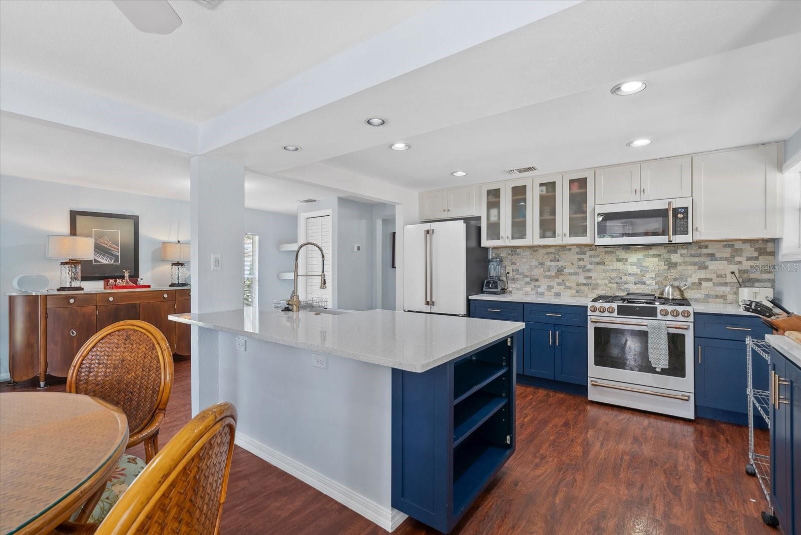 Image 4 of 35 For 4111 Sarasota Ave