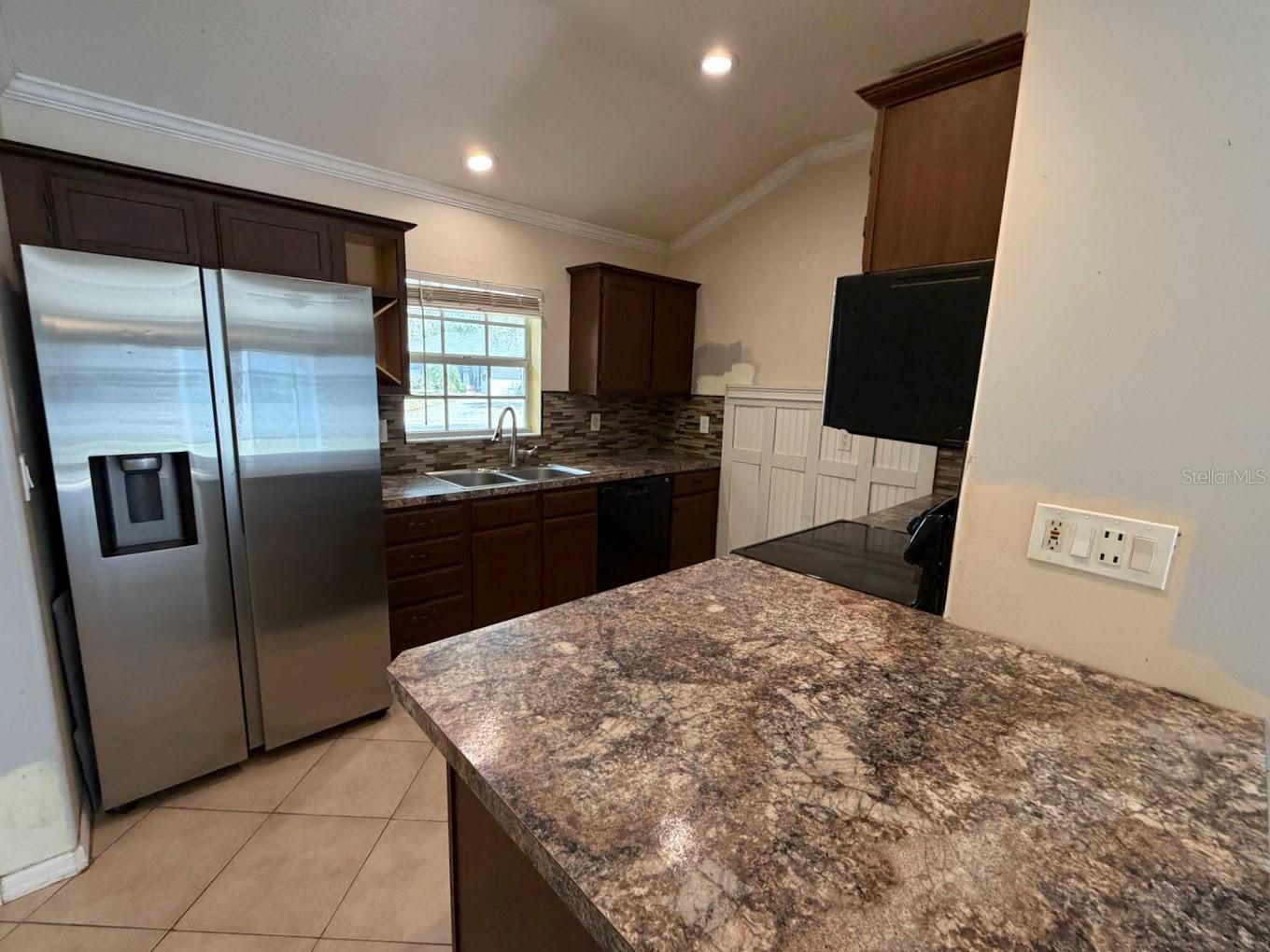 Image 6 of 22 For 6839 34th Avenue E