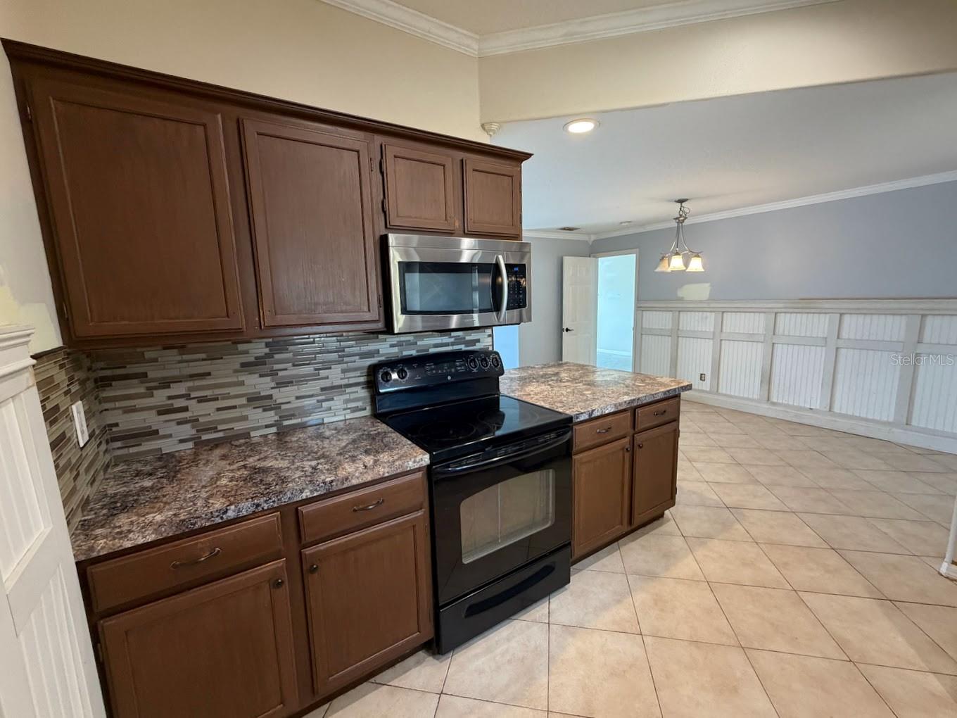 Image 7 of 22 For 6839 34th Avenue E