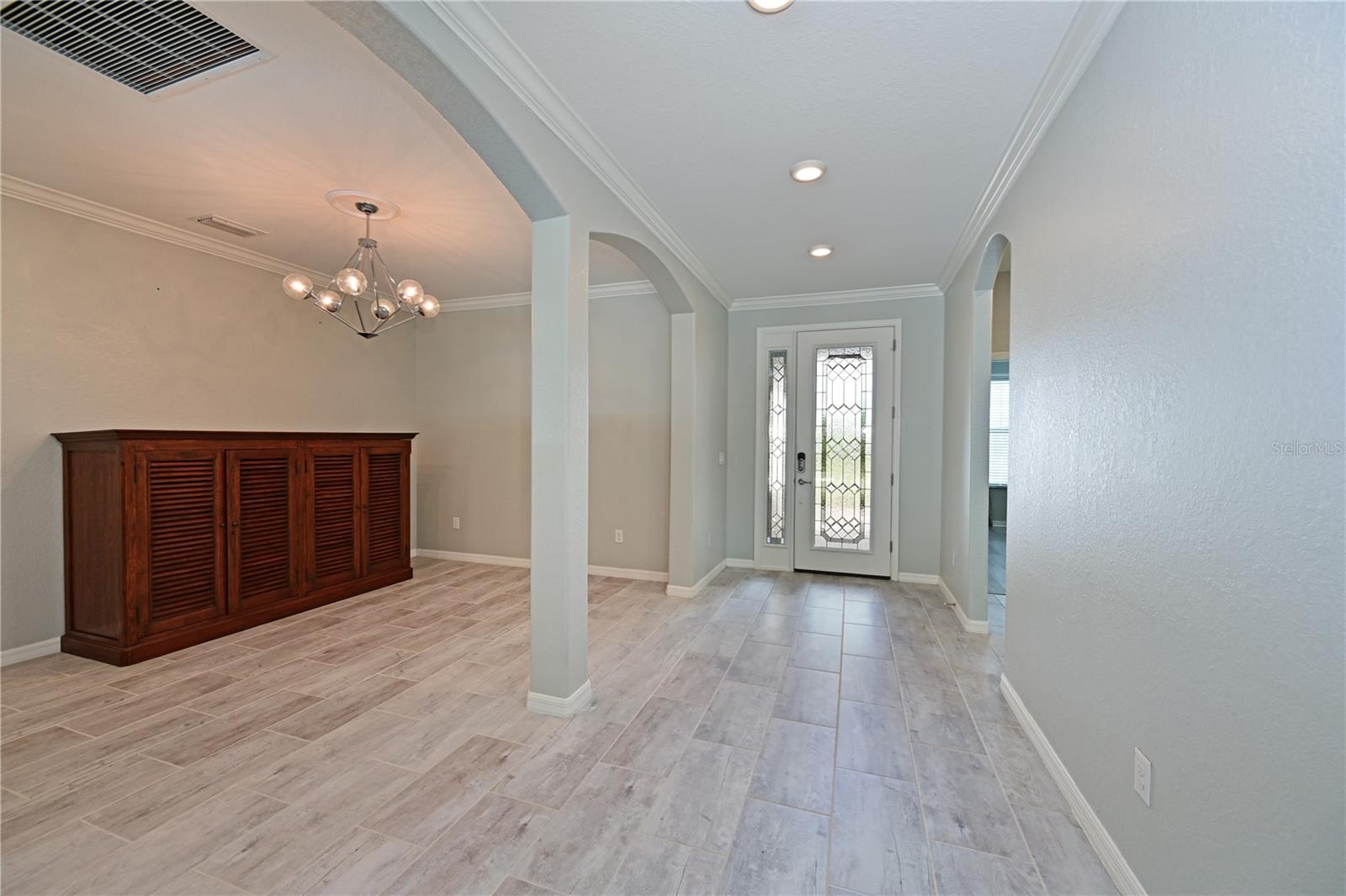 Image 10 of 46 For 706 Acacia Court