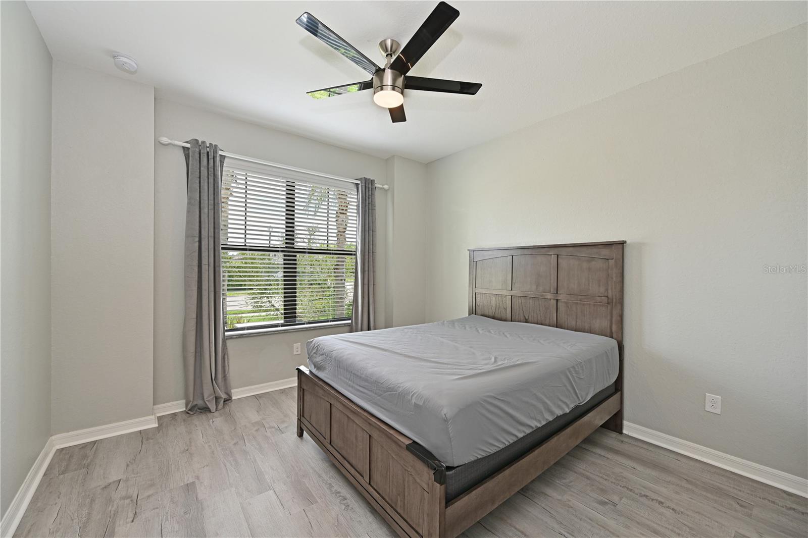 Image 14 of 46 For 706 Acacia Court