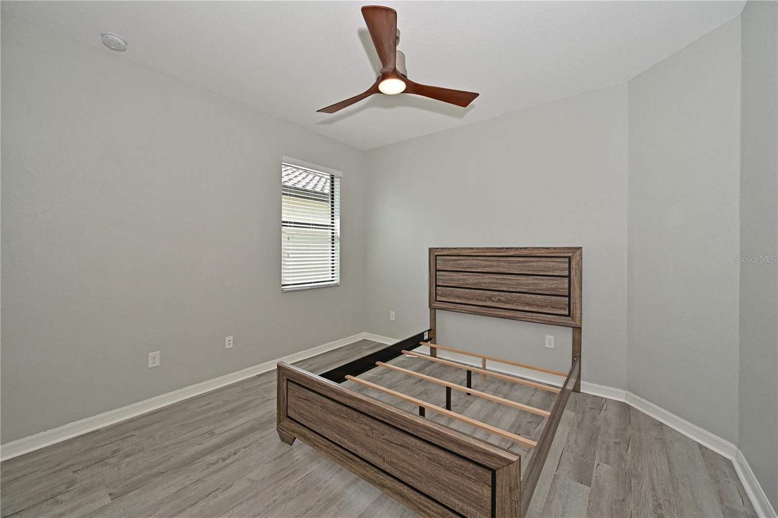 Image 16 of 46 For 706 Acacia Court