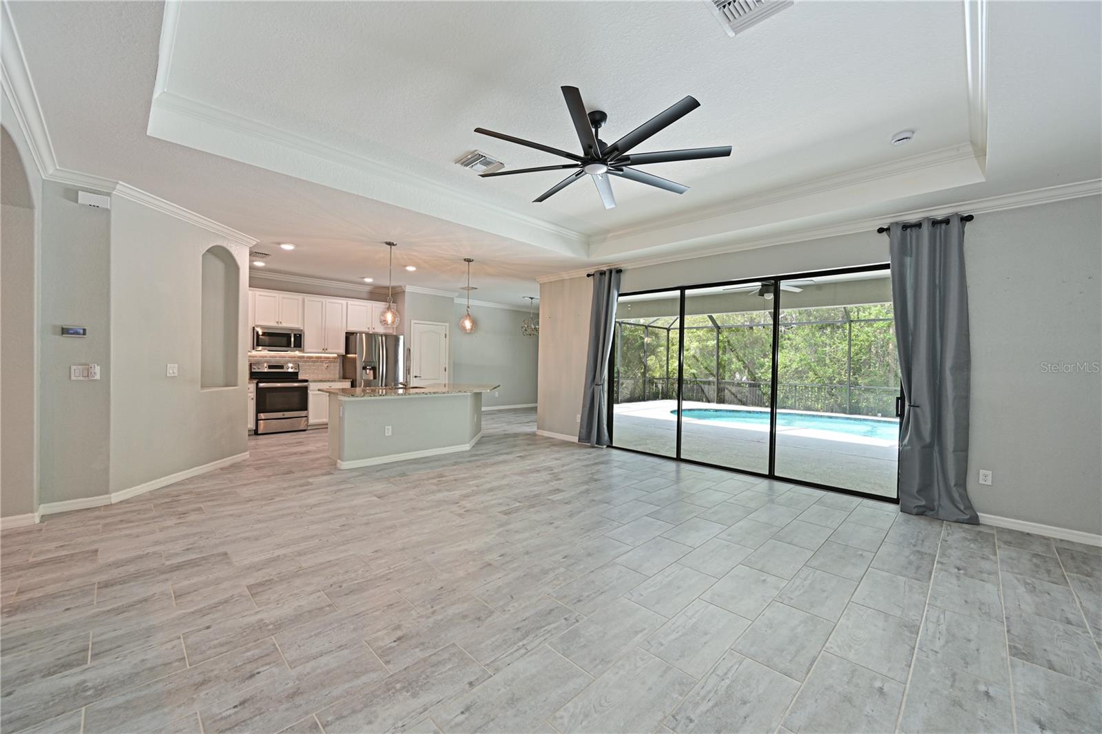 Image 19 of 46 For 706 Acacia Court