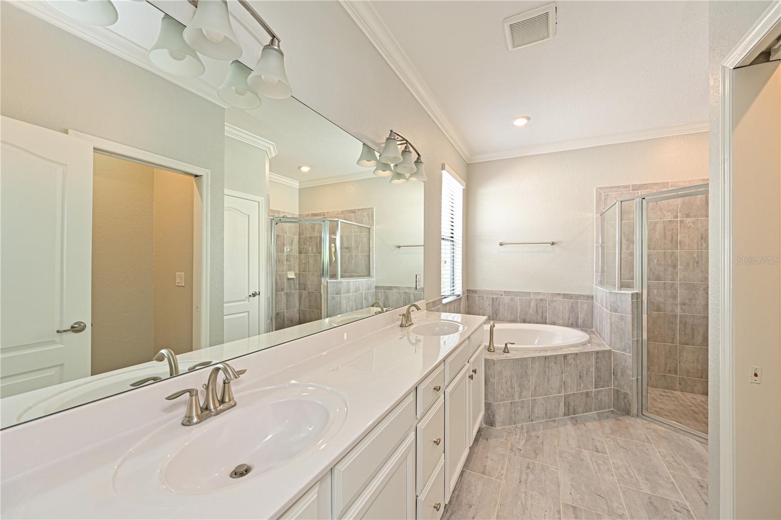 Image 21 of 46 For 706 Acacia Court