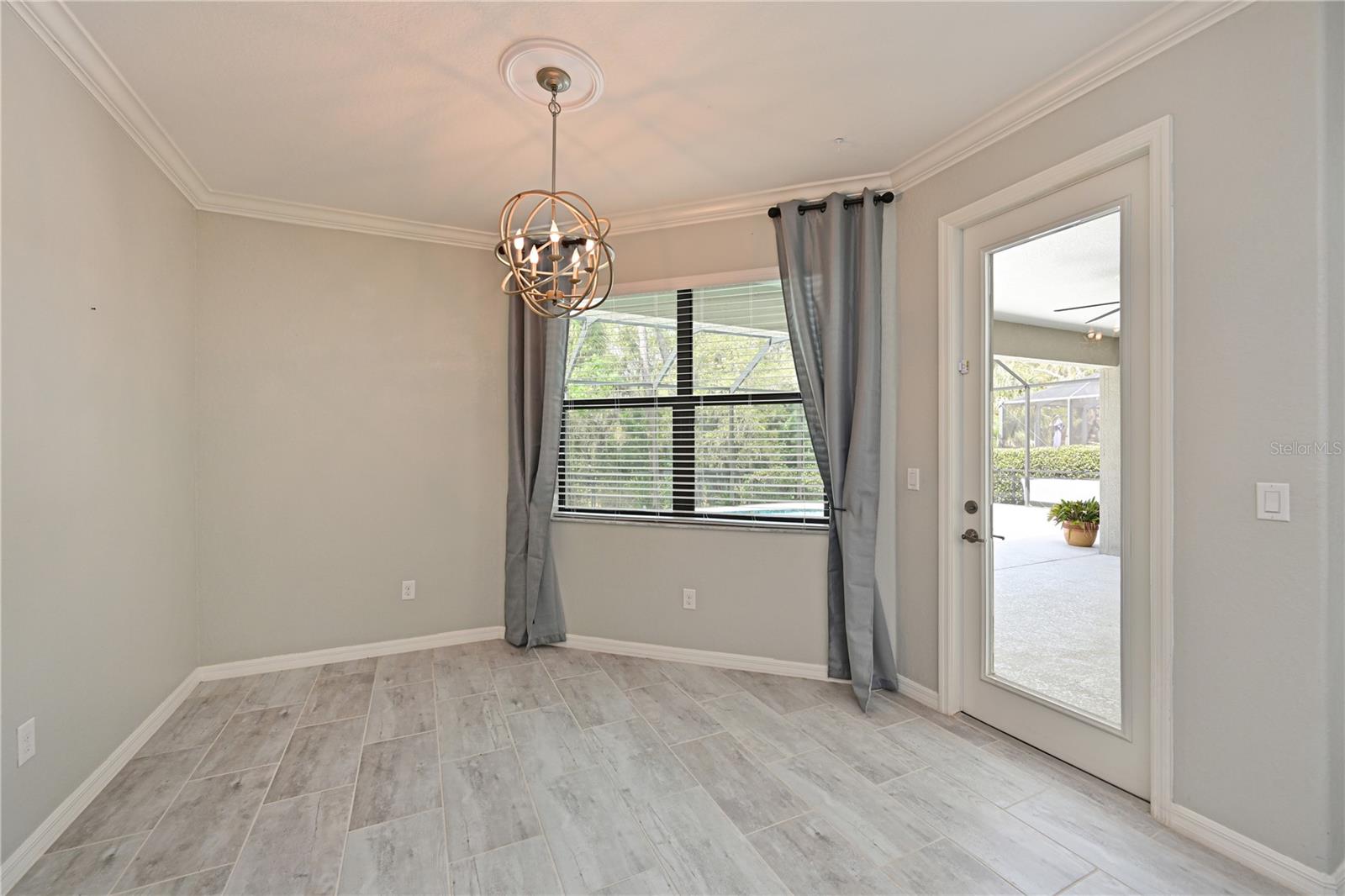 Image 23 of 46 For 706 Acacia Court