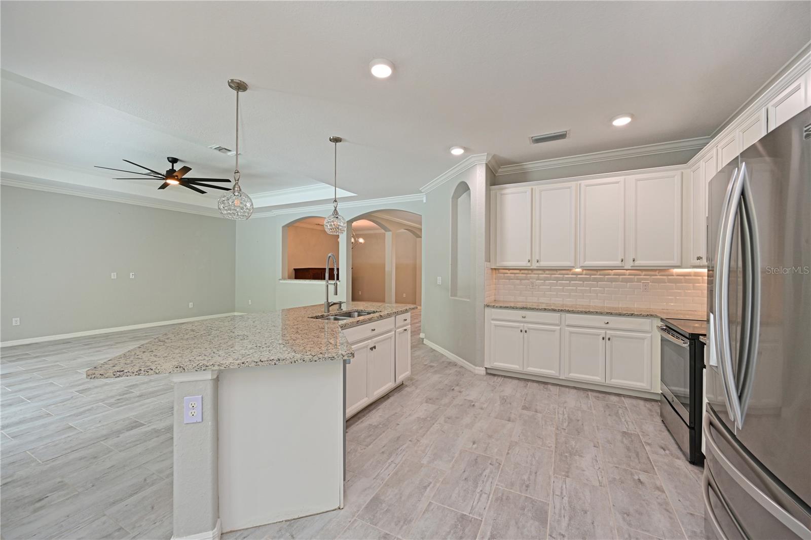 Image 24 of 46 For 706 Acacia Court