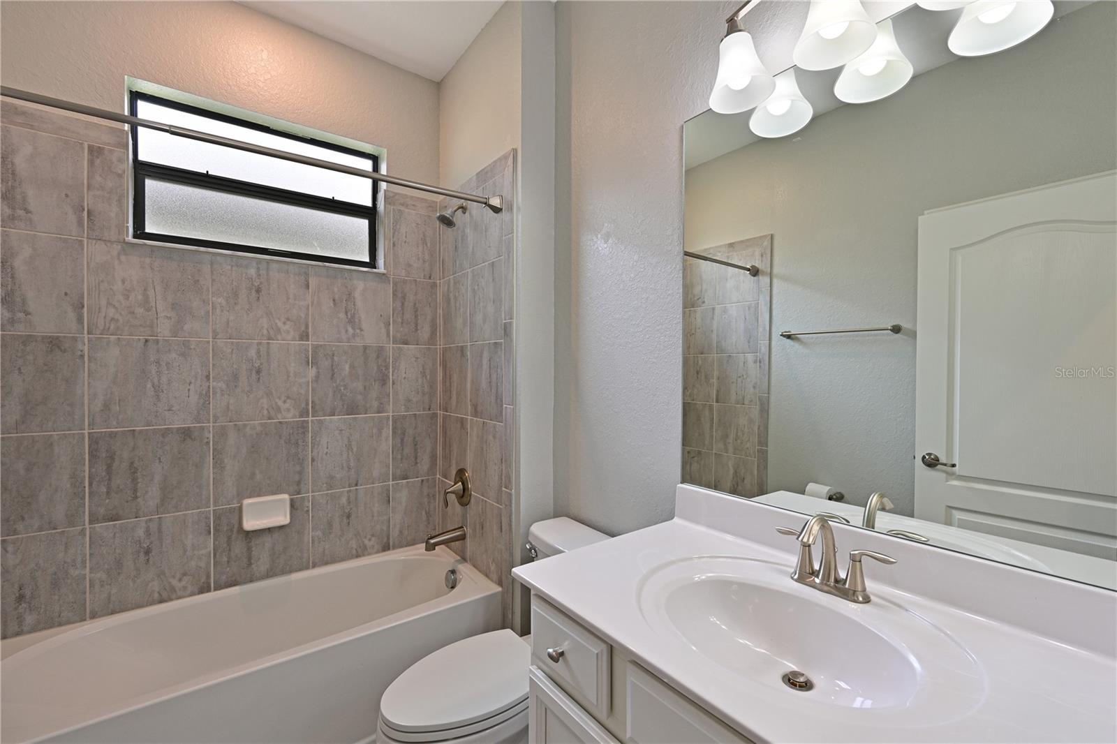 Image 25 of 46 For 706 Acacia Court