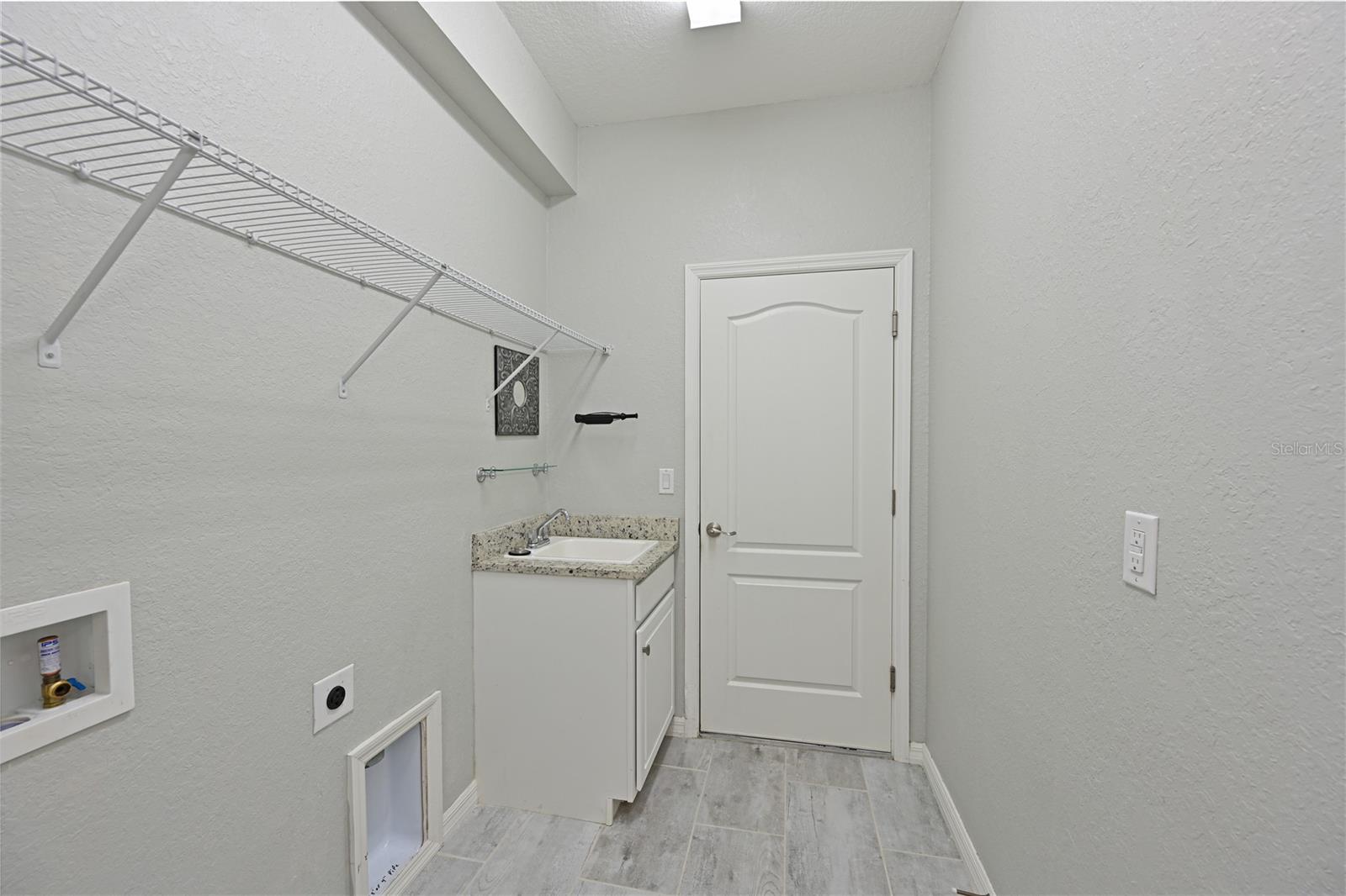 Image 26 of 46 For 706 Acacia Court