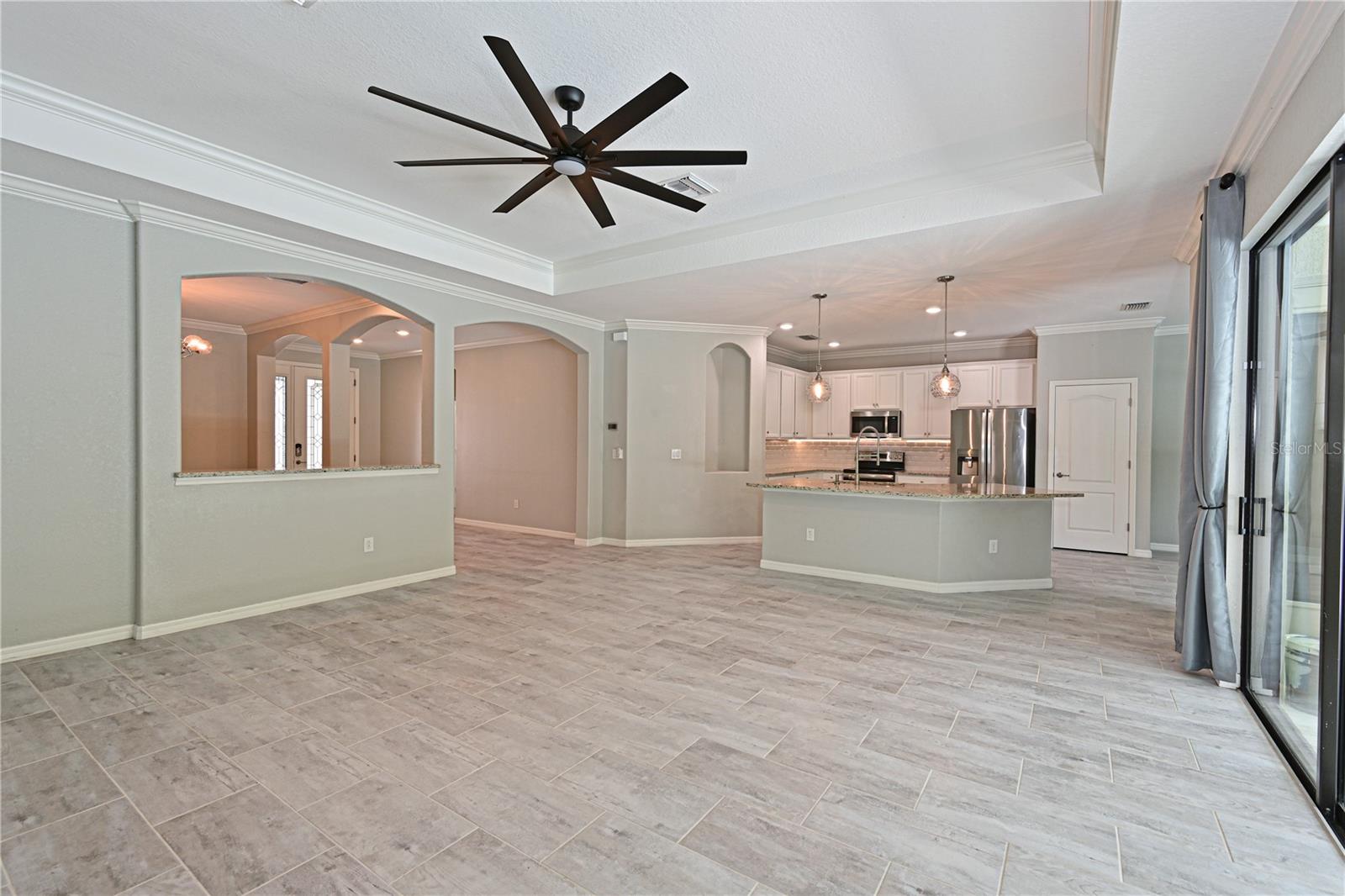 Image 27 of 46 For 706 Acacia Court