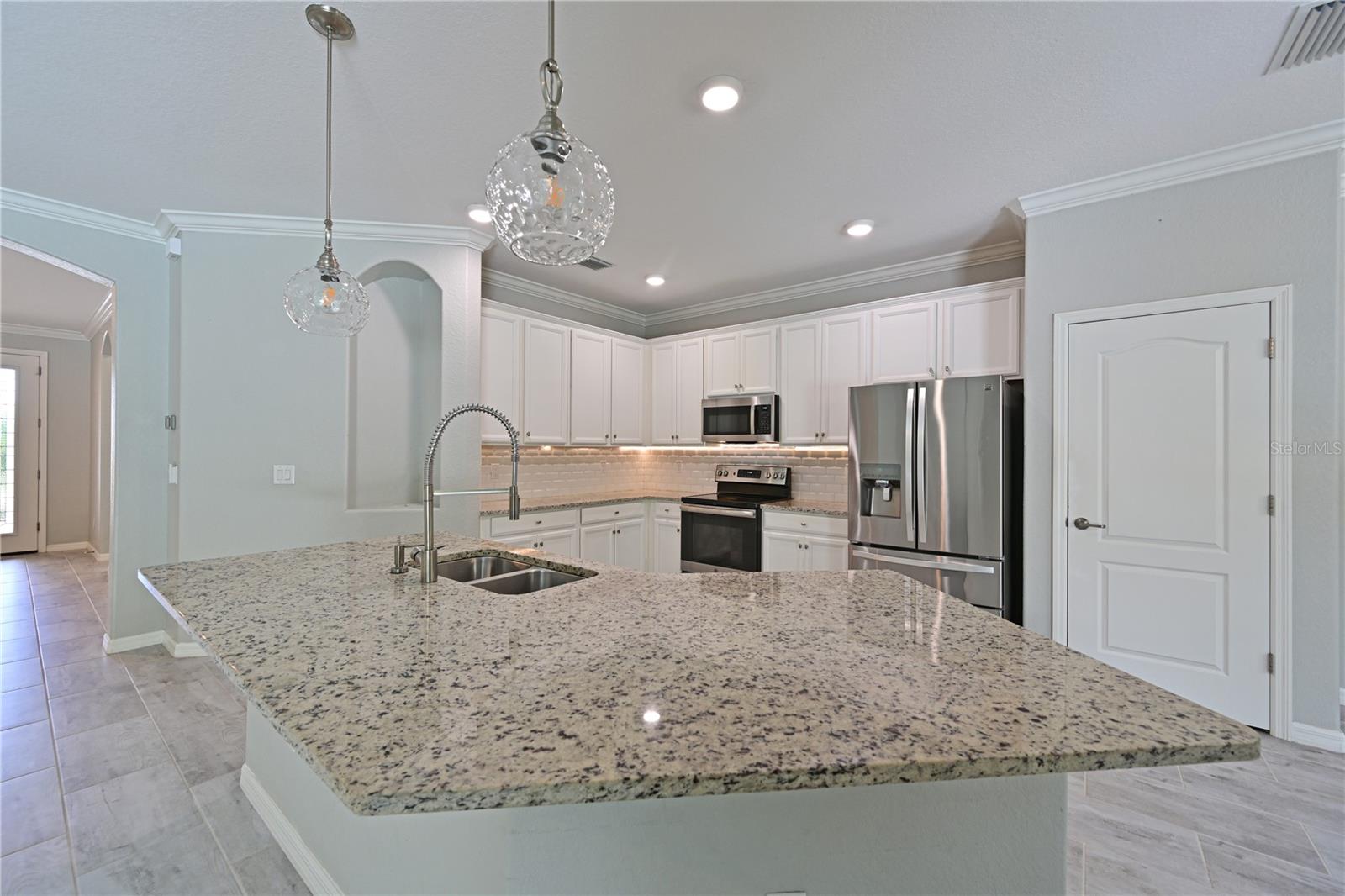 Image 4 of 46 For 706 Acacia Court