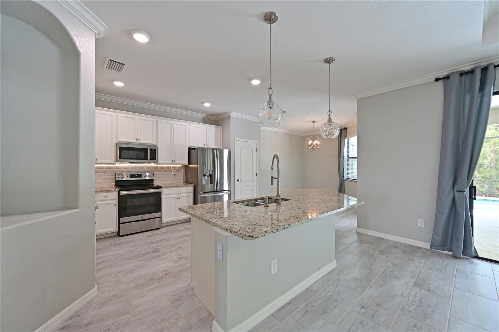 Image 6 of 46 For 706 Acacia Court