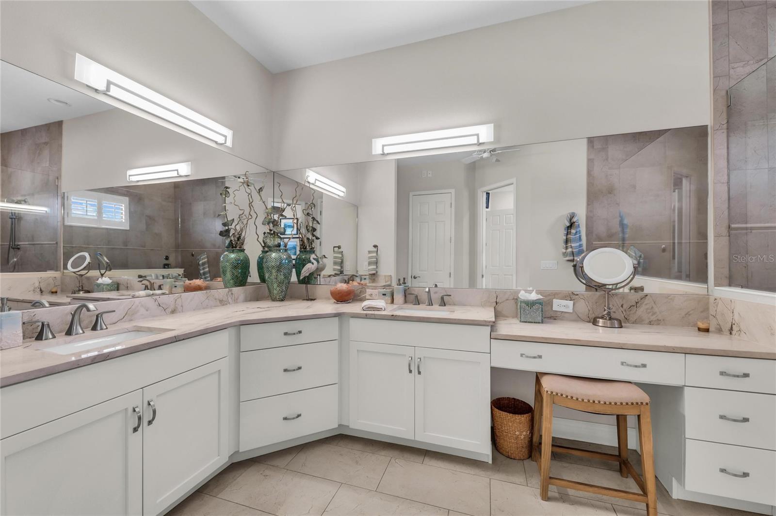 Image 32 of 57 For 6224 Signature Pointe Lane