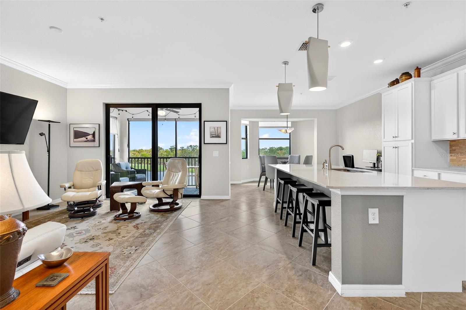 Image 18 of 68 For 17520 Gawthrop Drive 401