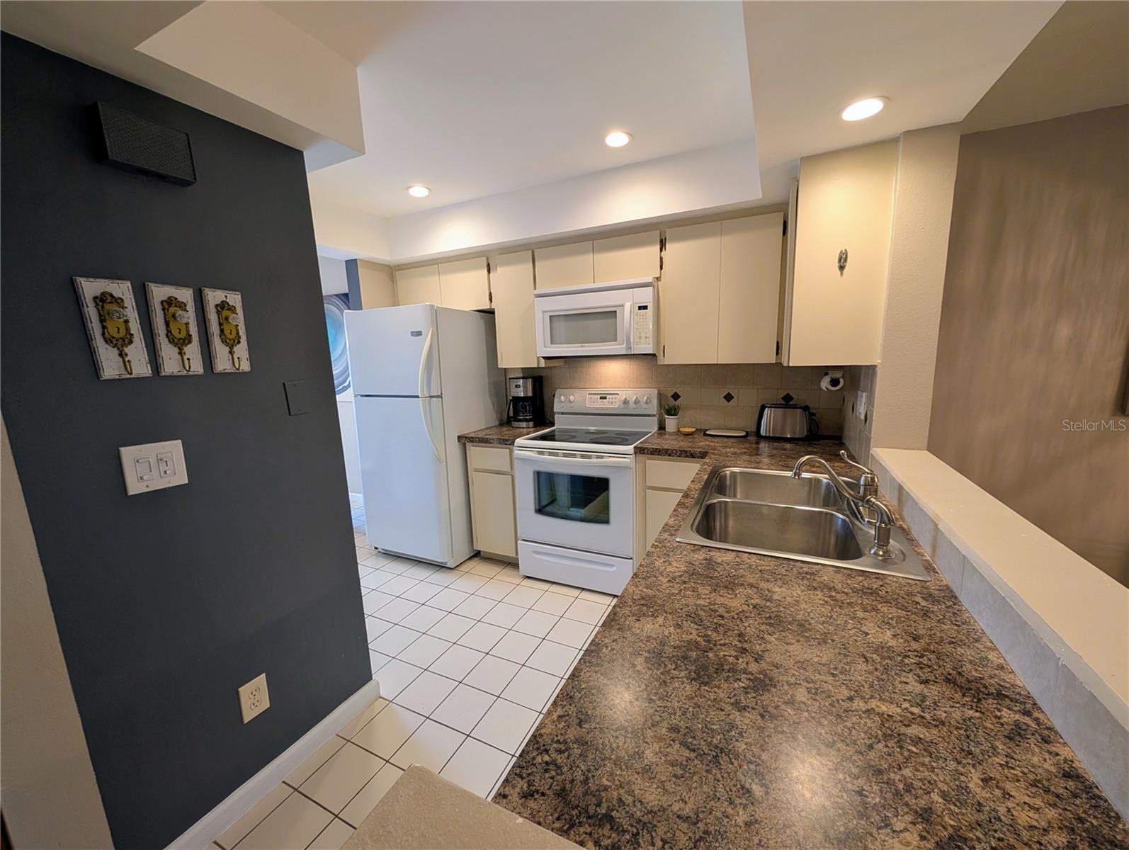 Image 6 of 22 For 6896 Country Club Lane 148