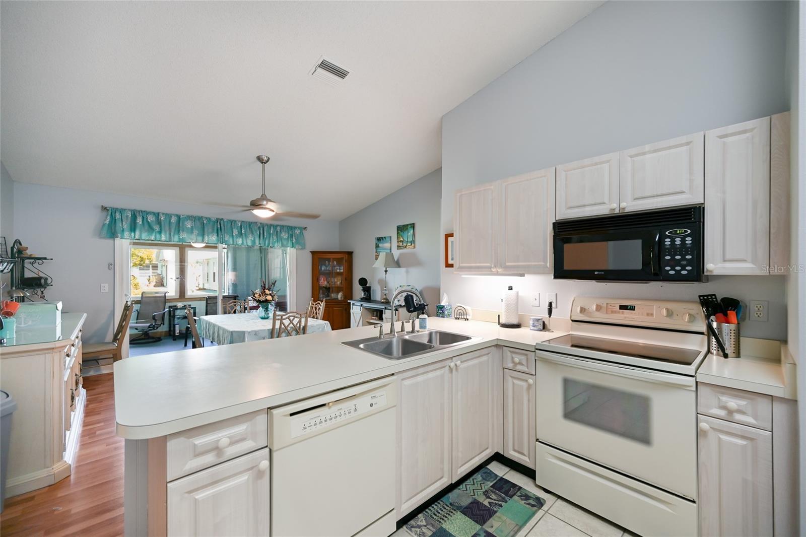 Image 11 of 33 For 3949 38th Street W