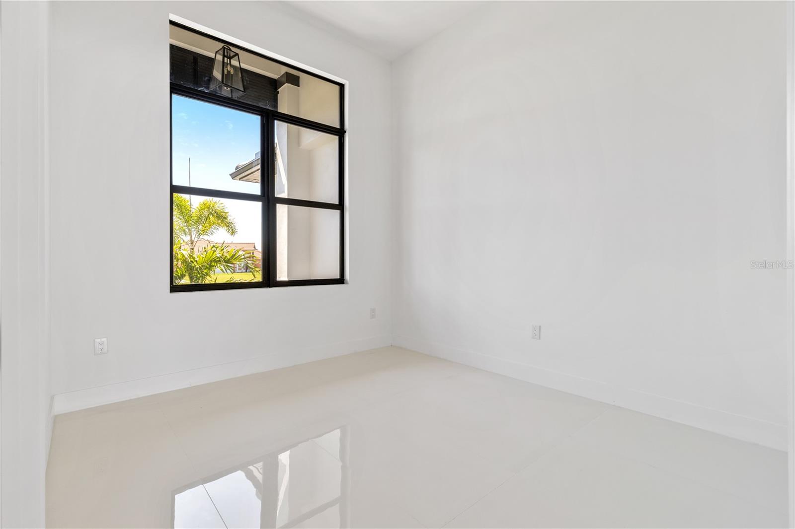 Image 11 of 49 For 3321 3rd Lane