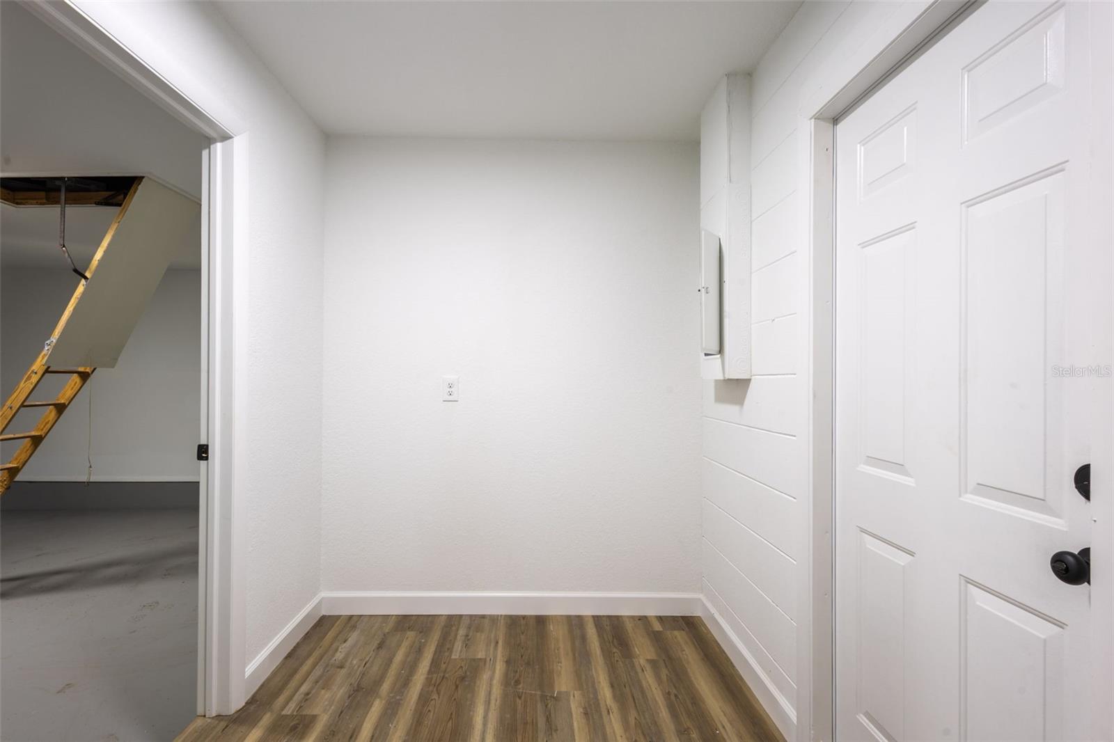 Image 14 of 47 For 1517 Hallam Court N