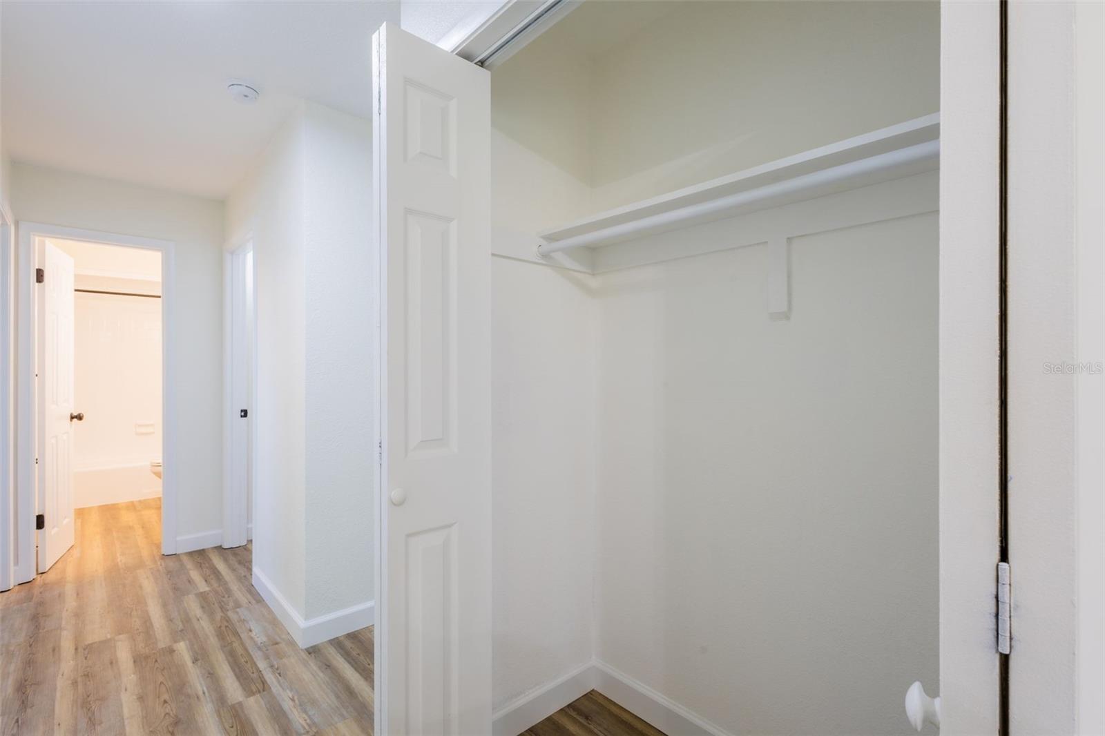 Image 17 of 47 For 1517 Hallam Court N