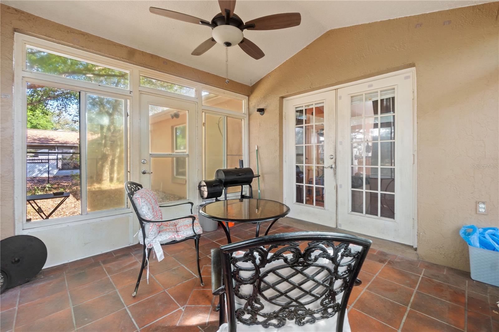 Image 14 of 16 For 646 Park Valley Circle