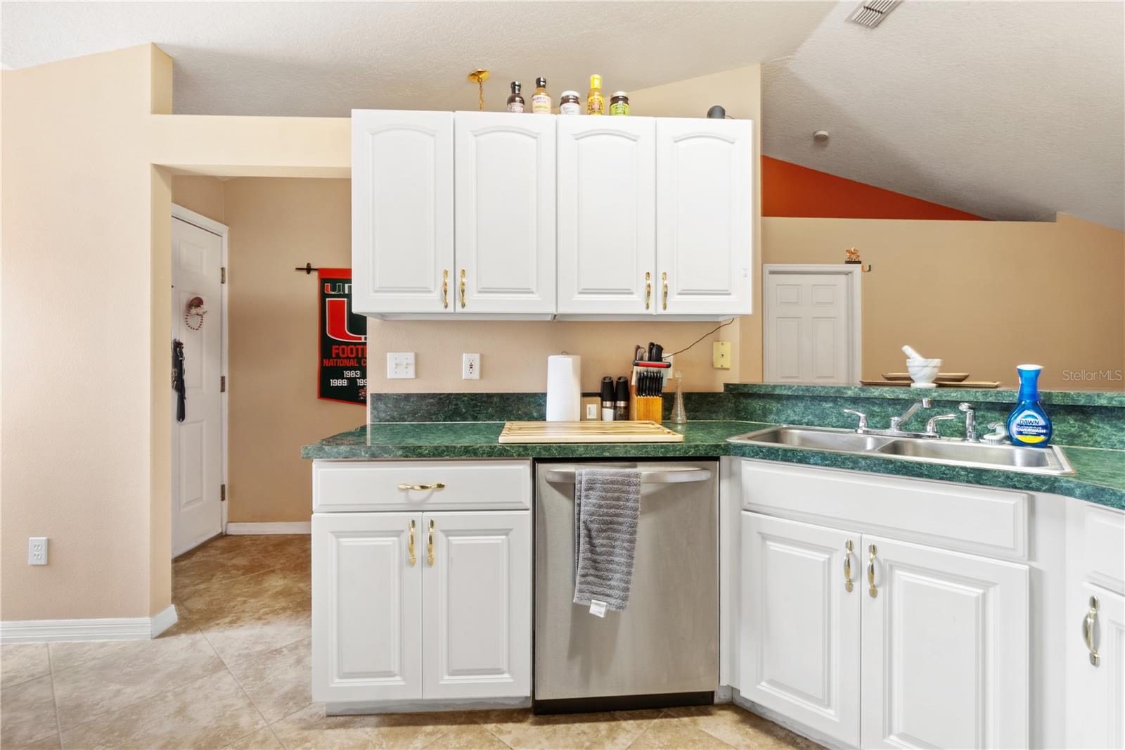 Image 5 of 16 For 646 Park Valley Circle