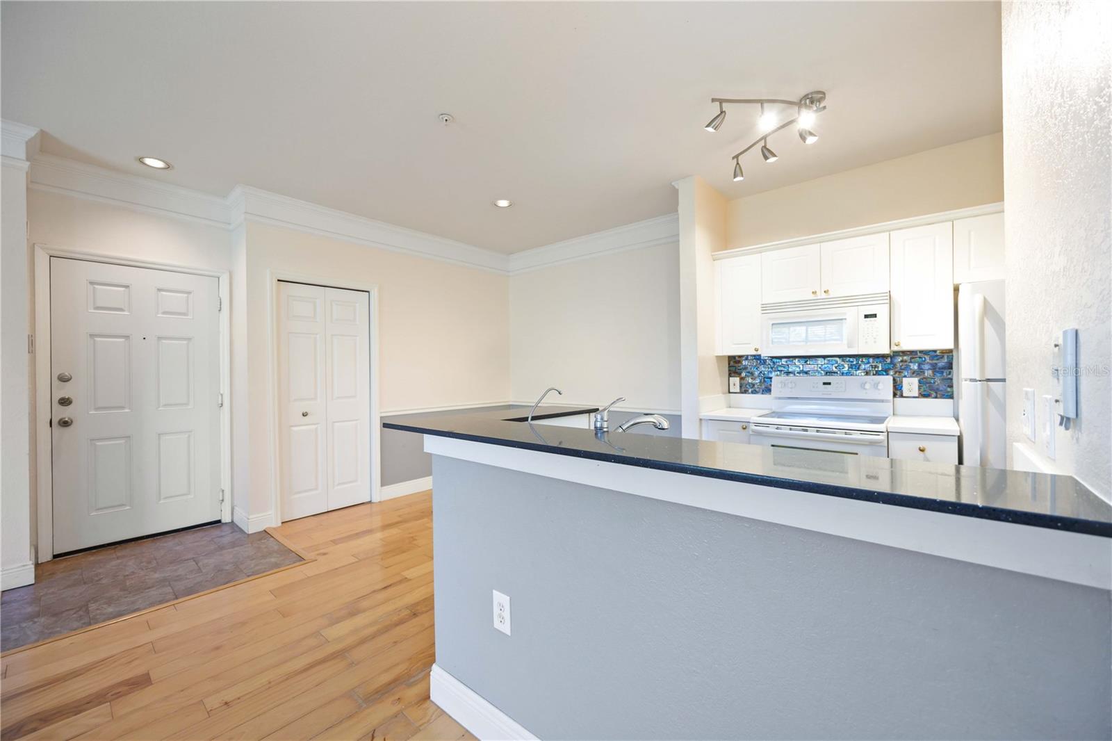 Image 10 of 25 For 5146 Northridge Road 210