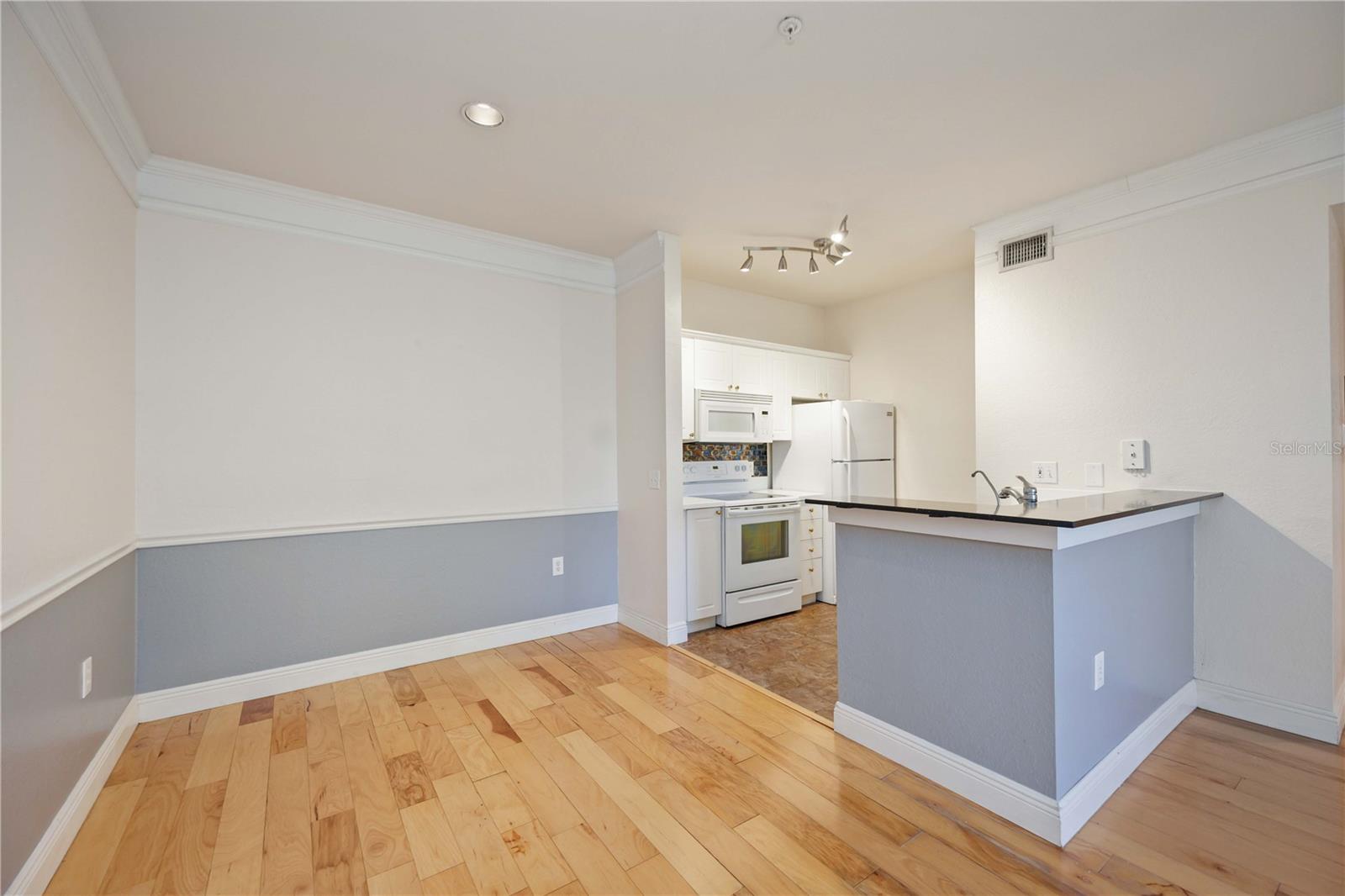 Image 7 of 25 For 5146 Northridge Road 210