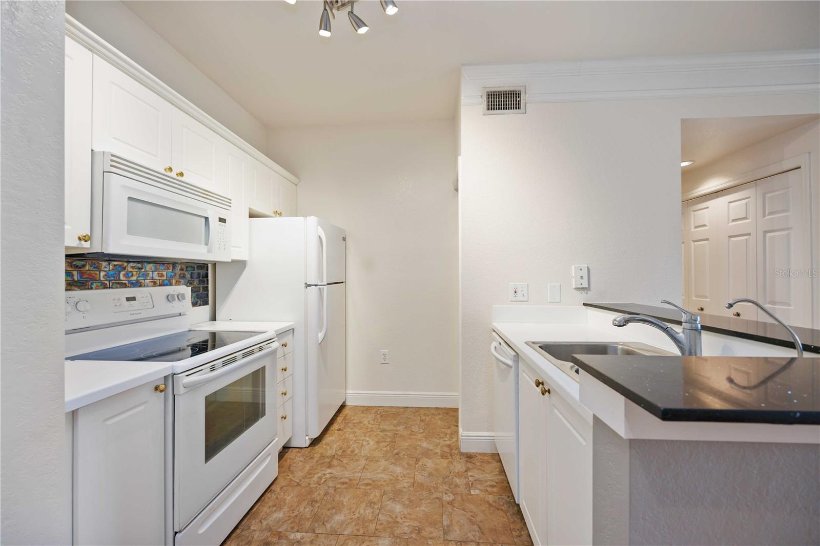 Image 8 of 25 For 5146 Northridge Road 210