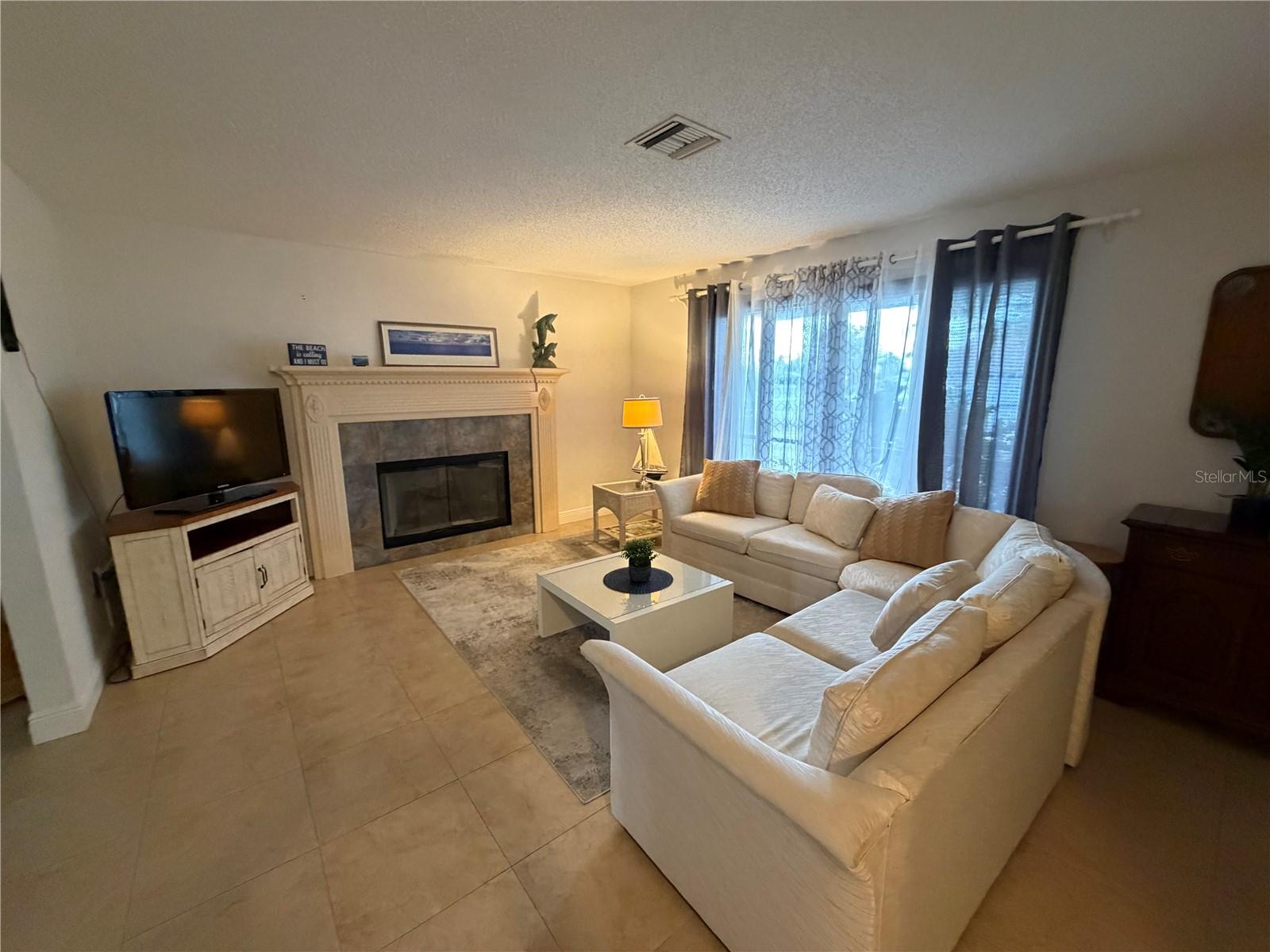 Image 17 of 29 For 1500 Crest Drive