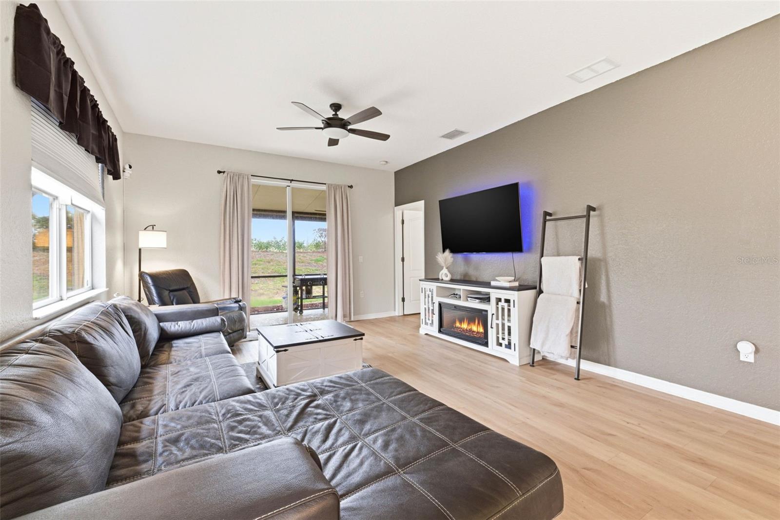 Image 25 of 44 For 7031 Chatum Light Run