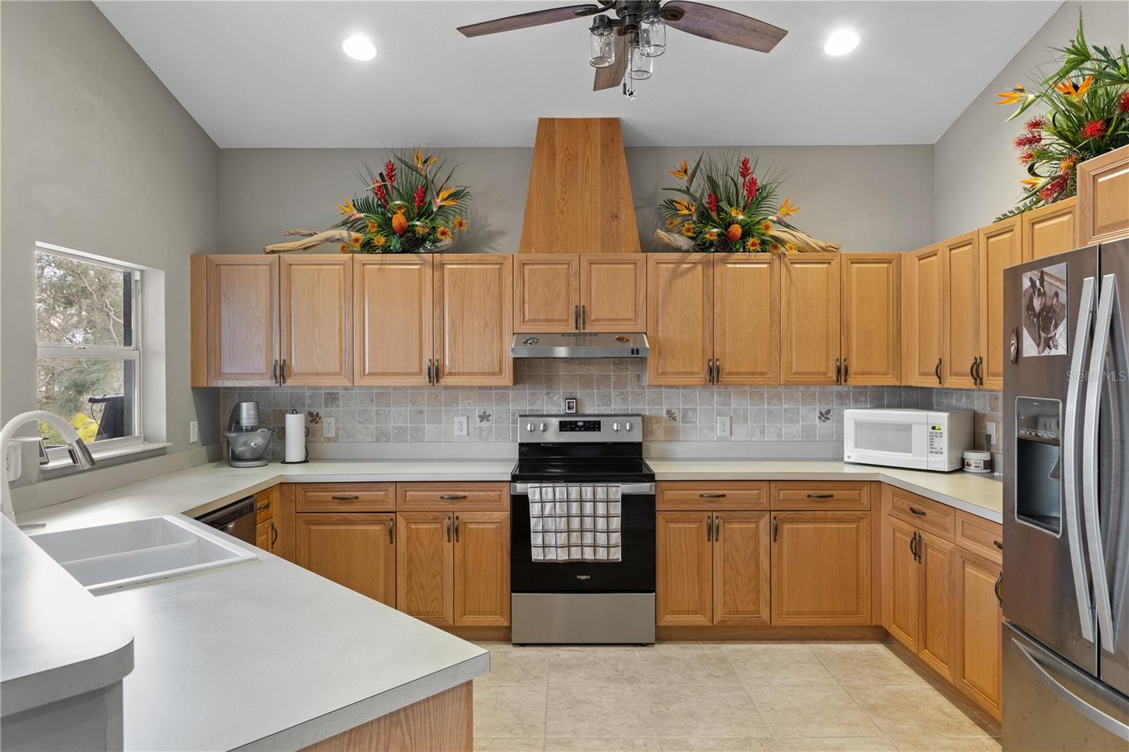 Image 13 of 45 For 27350 San Carlos Drive