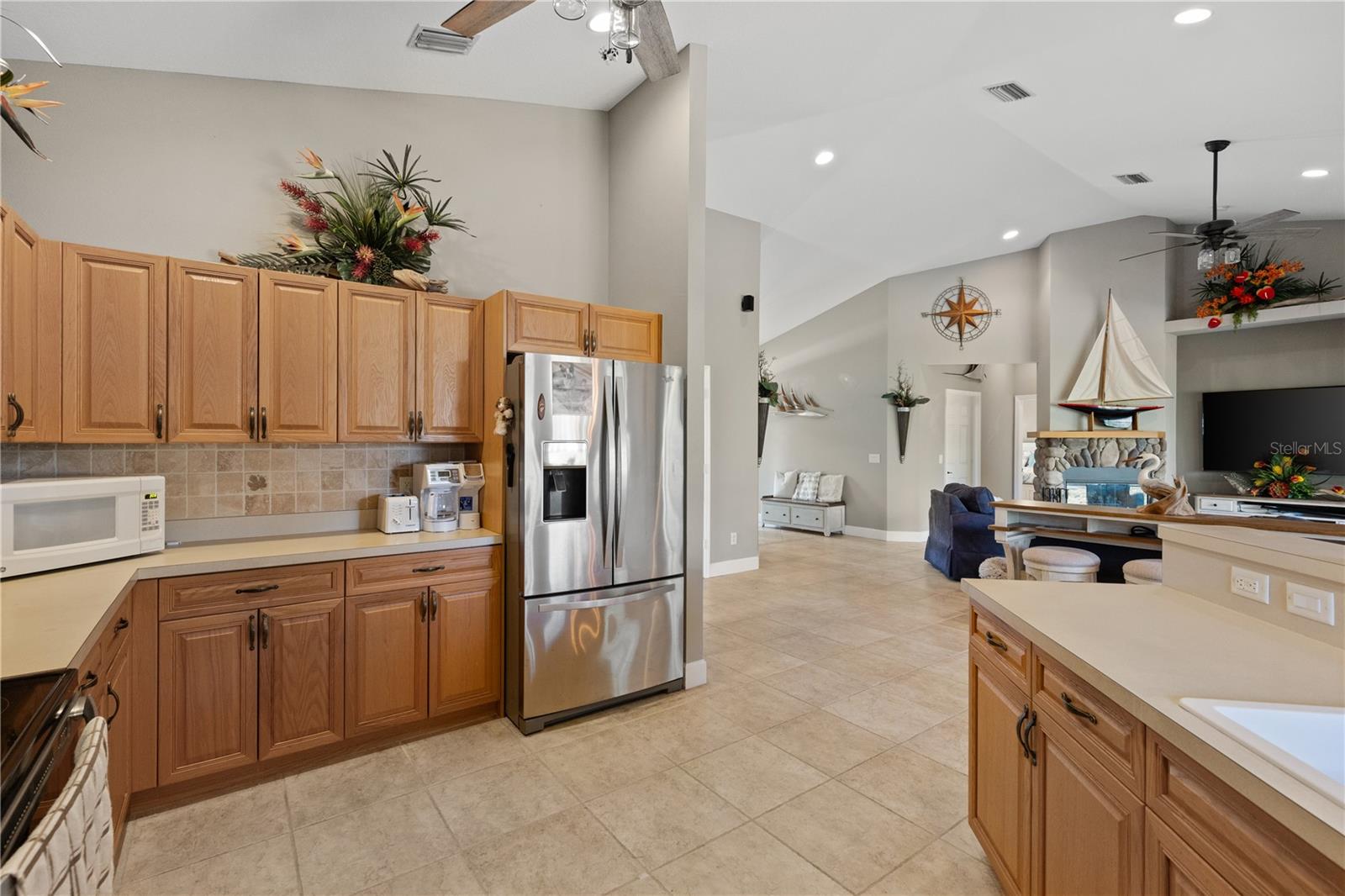 Image 16 of 45 For 27350 San Carlos Drive