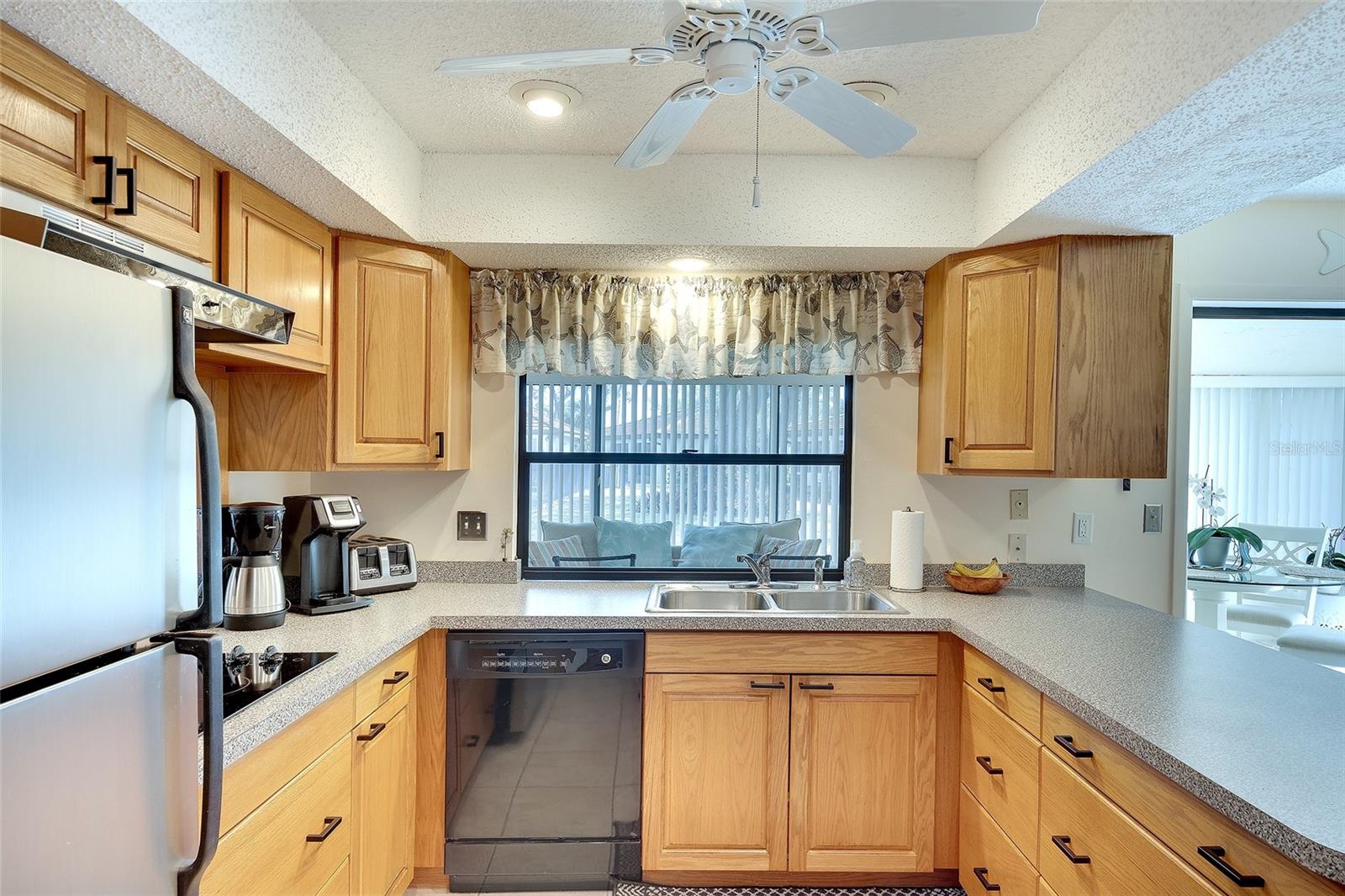 Image 13 of 34 For 6004 Vivienda Drive 8