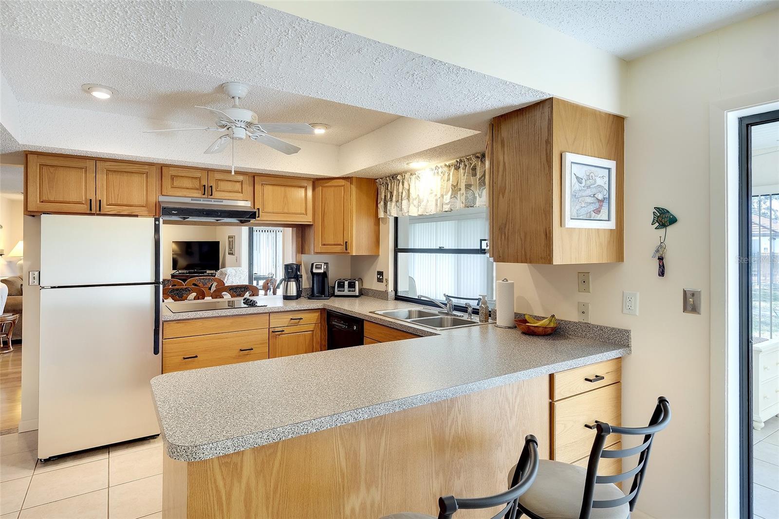 Image 15 of 34 For 6004 Vivienda Drive 8