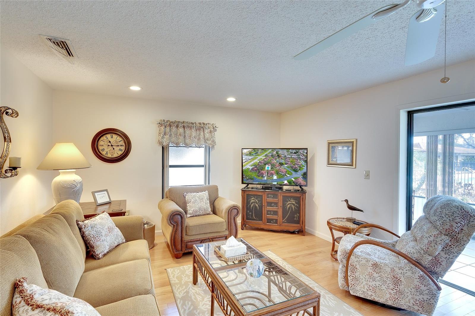 Image 23 of 34 For 6004 Vivienda Drive 8