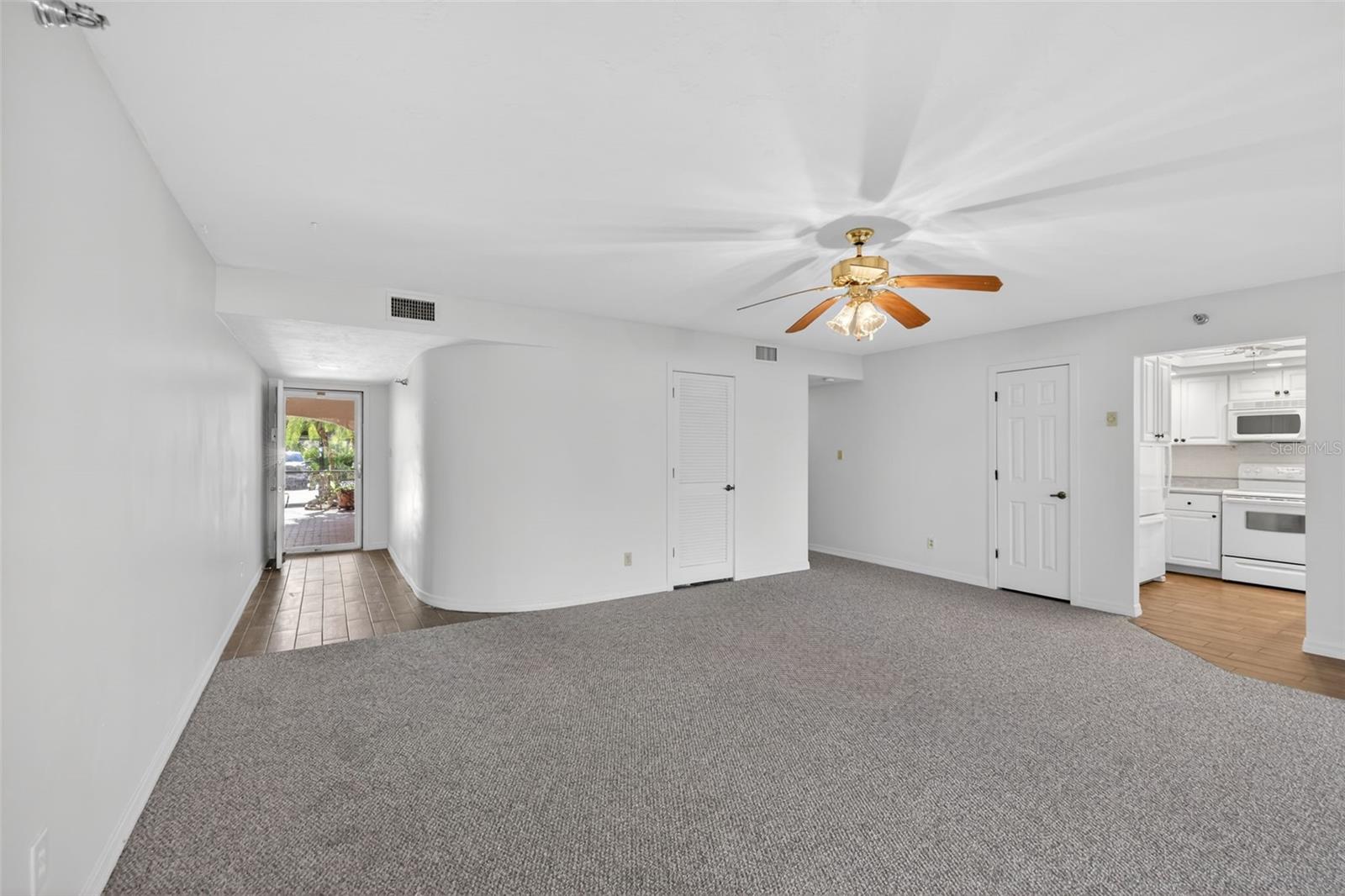 Image 13 of 68 For 23465 Harborview Road 814