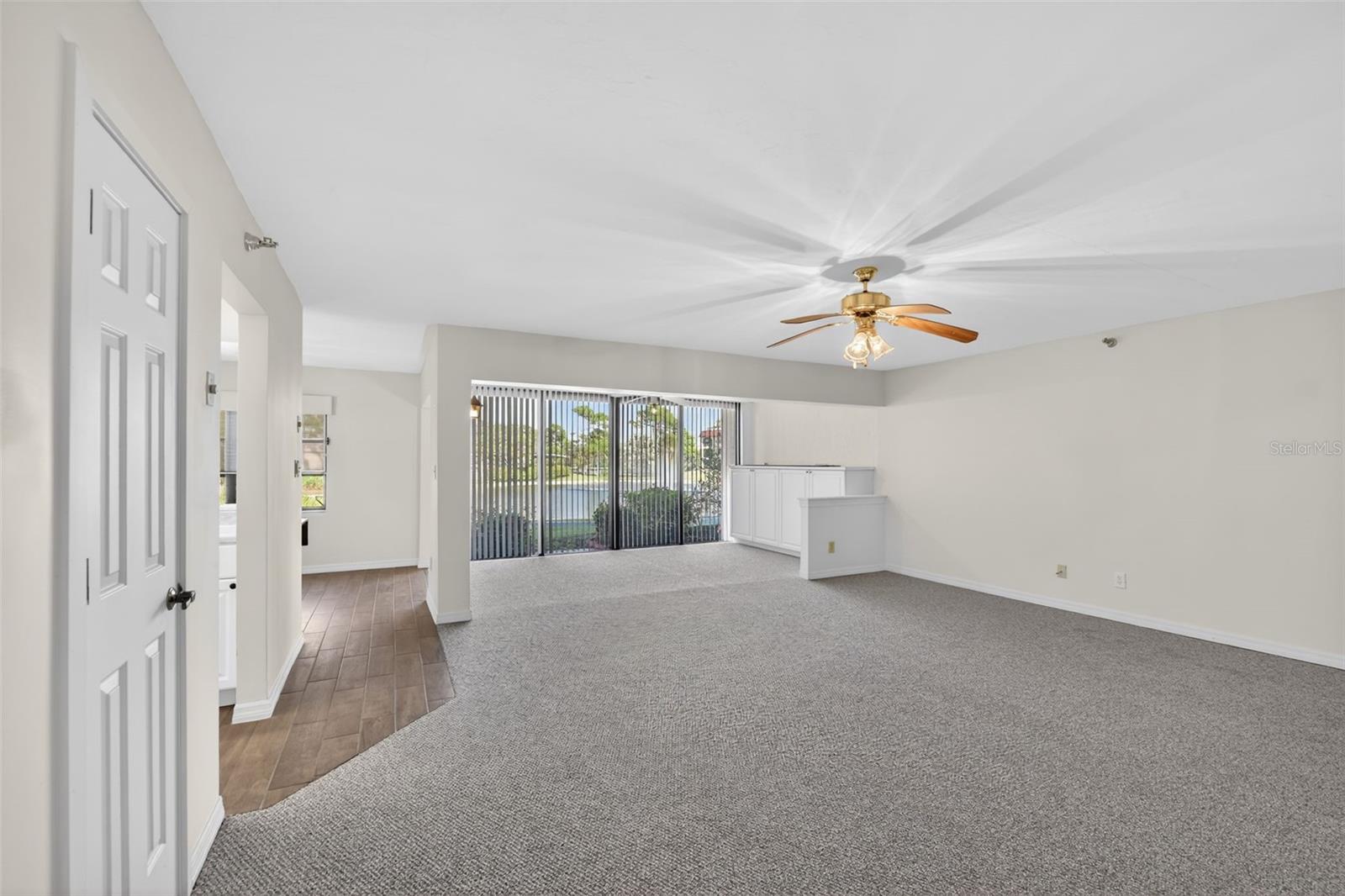 Image 14 of 68 For 23465 Harborview Road 814