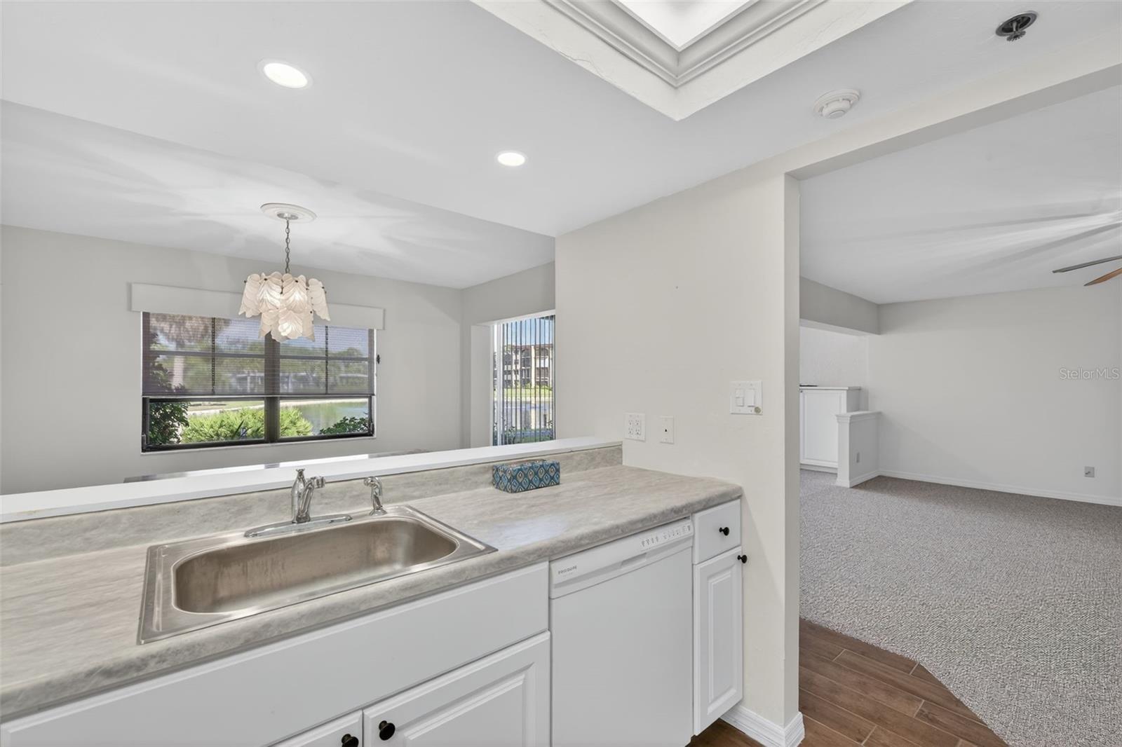 Image 15 of 68 For 23465 Harborview Road 814