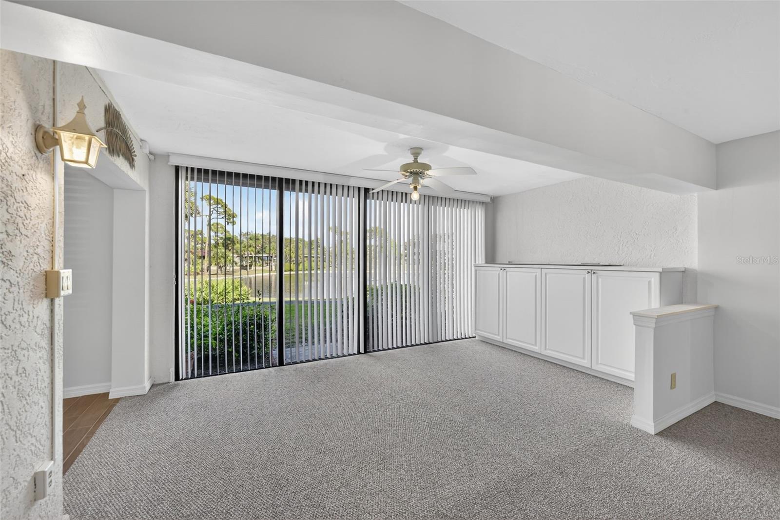 Image 24 of 68 For 23465 Harborview Road 814