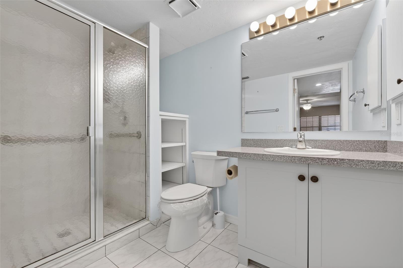 Image 27 of 68 For 23465 Harborview Road 814