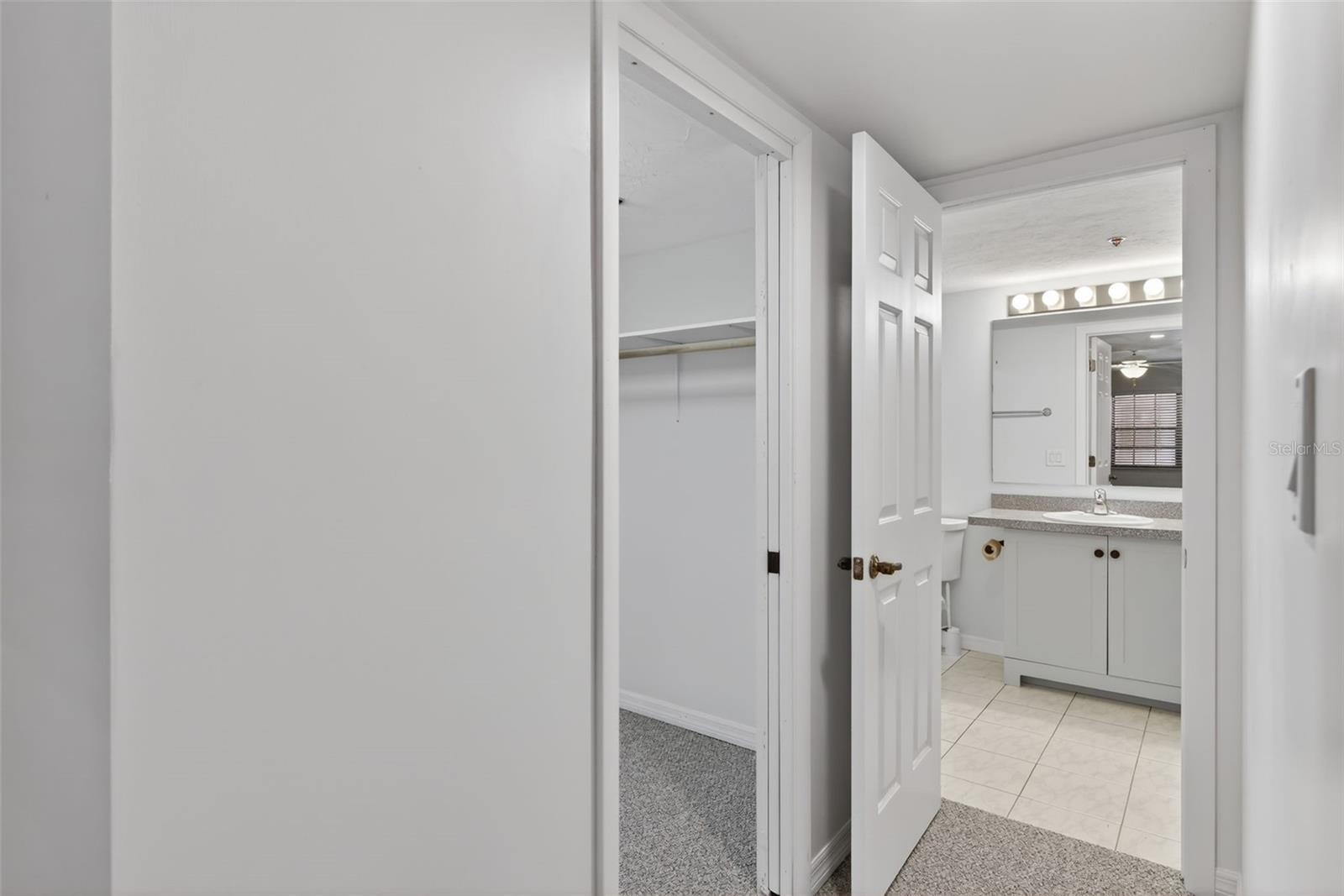 Image 29 of 68 For 23465 Harborview Road 814