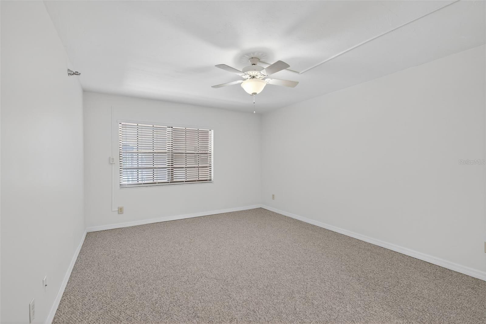 Image 31 of 68 For 23465 Harborview Road 814