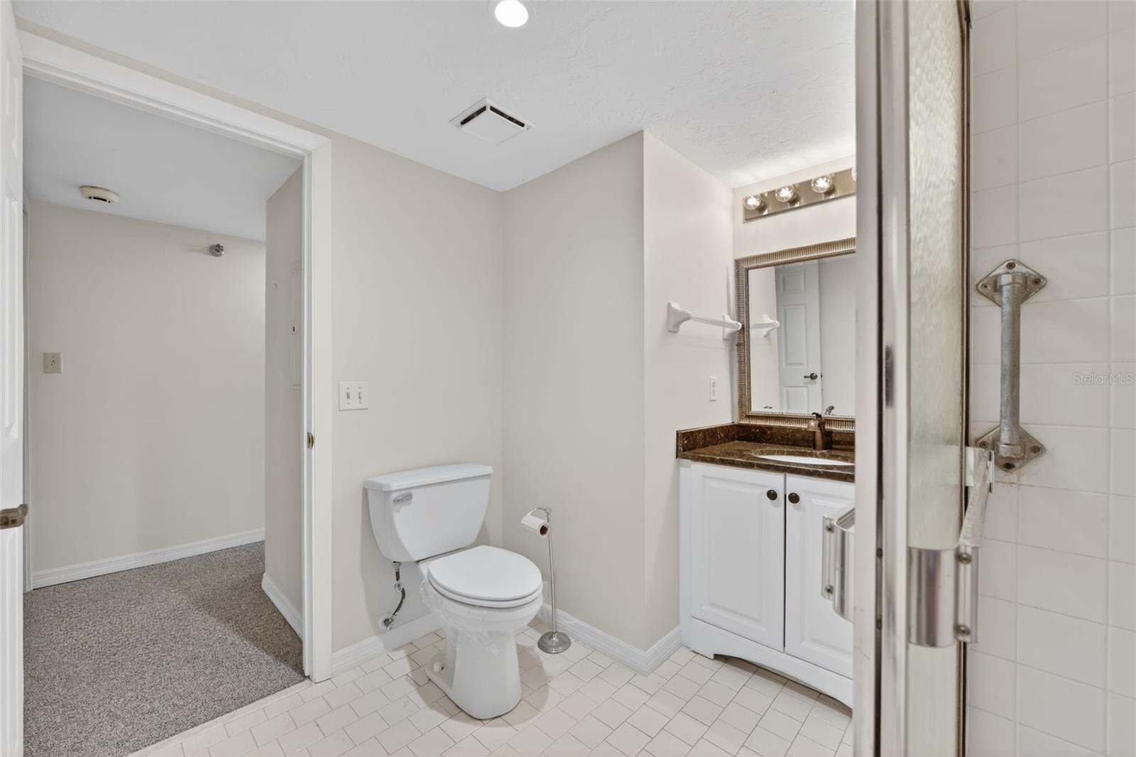 Image 34 of 68 For 23465 Harborview Road 814