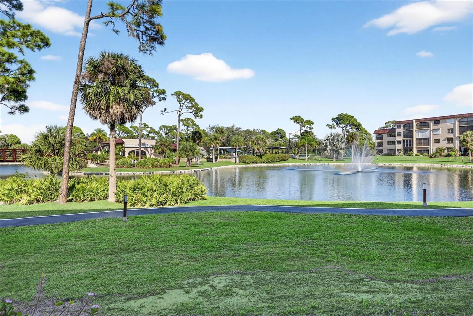 Image 36 of 68 For 23465 Harborview Road 814