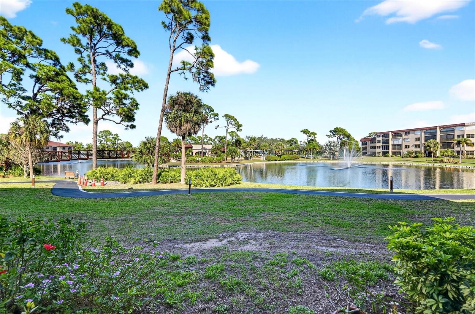 Image 40 of 68 For 23465 Harborview Road 814