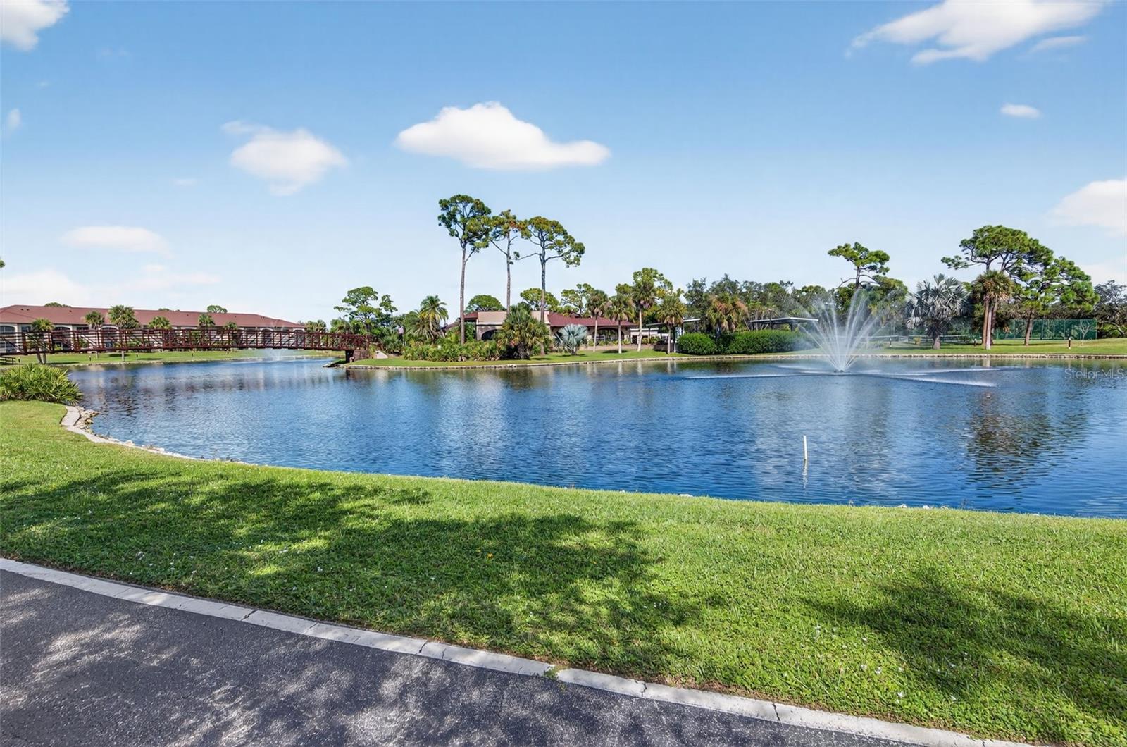 Image 41 of 68 For 23465 Harborview Road 814