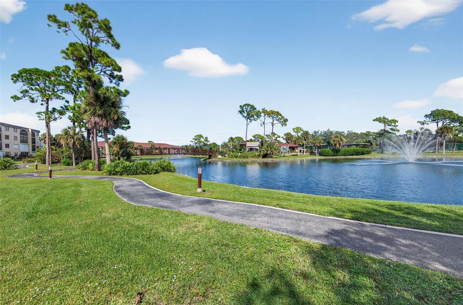 Image 42 of 68 For 23465 Harborview Road 814